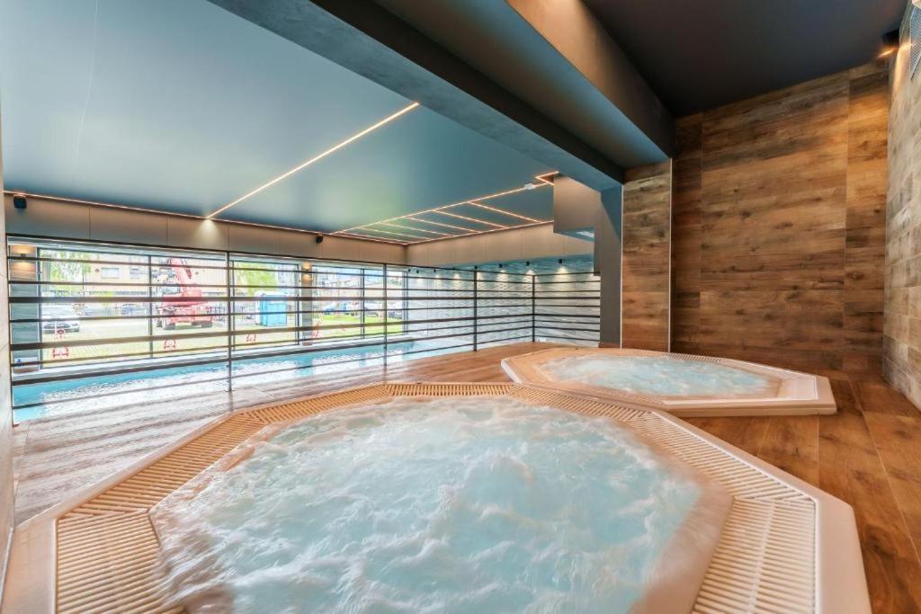 Akces Kasprowicza 20c- Basen, Sauny, Jacuzzi, Silownia W Cenie - Schwimmbad, Saunen, Jacuzzi, Fitnessstudio Im Preis